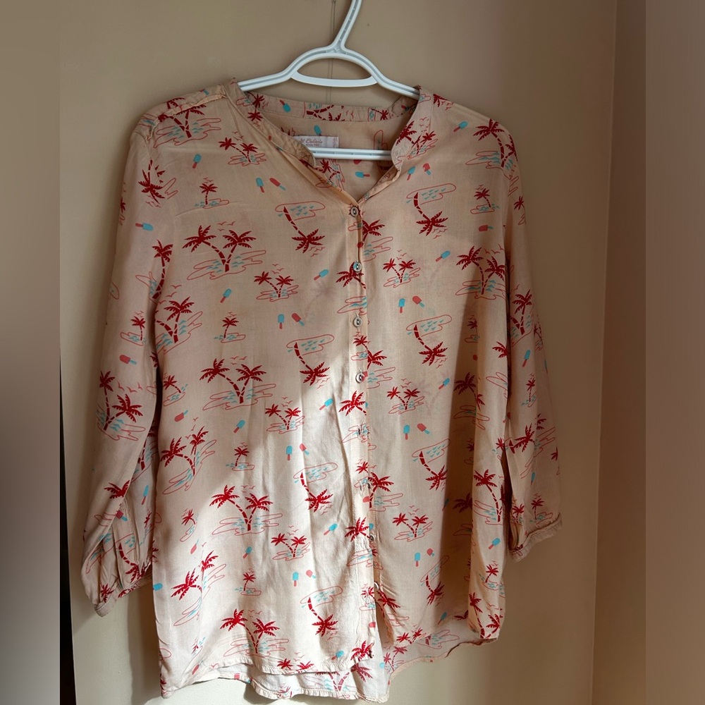 Great Summer blouse with a beach 🏝️ pattern. Extra soft material!